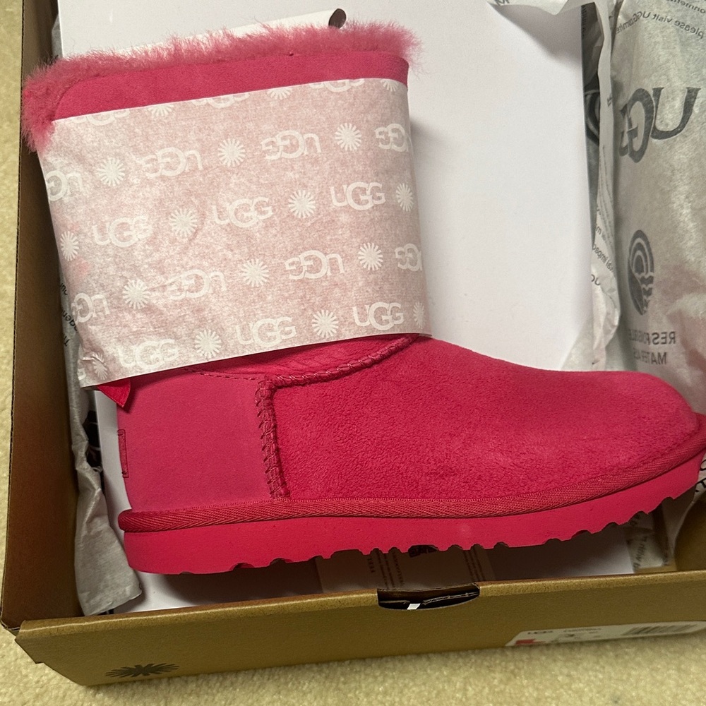 UGG Pink Bailey Bow Boots New in Box!